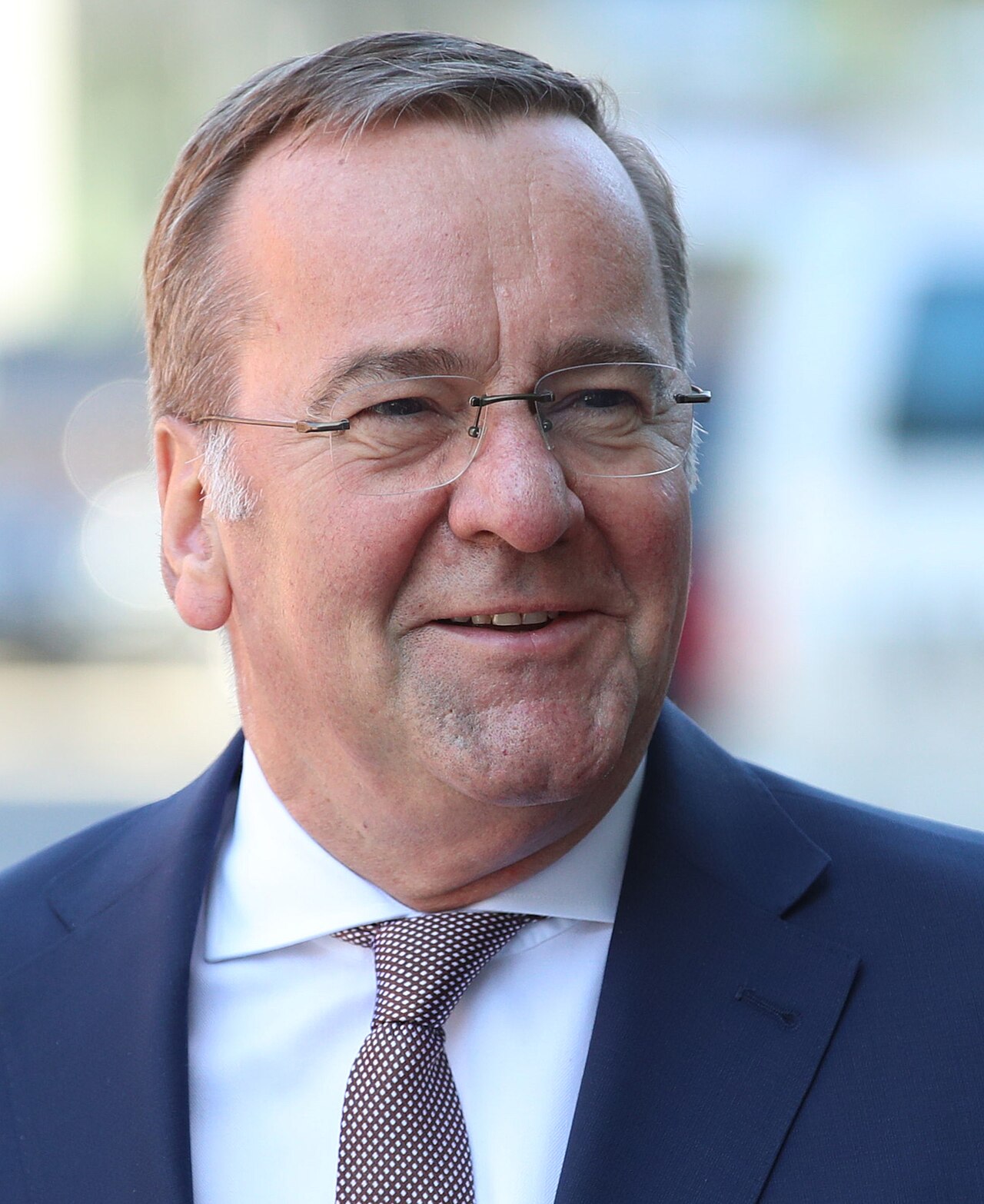 Bundesverteidigungsminister Boris Pistorius bei der Unterzeichnung des Koalitionsvertrages der 21. Wahlperiode des Bundestages am 5. Mai 2025.