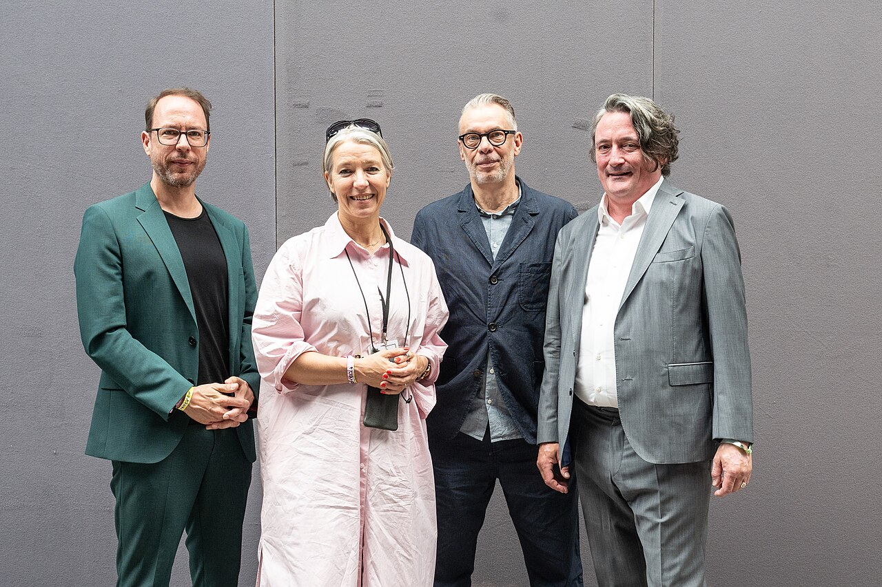 Die re:publica-Gründerinnen und -Gründer Andreas Gebhard, Markus Beckedahl, Johnny Haeusler und Tanja Haeusler auf der Bühne der re:publica 2024 in Berlin