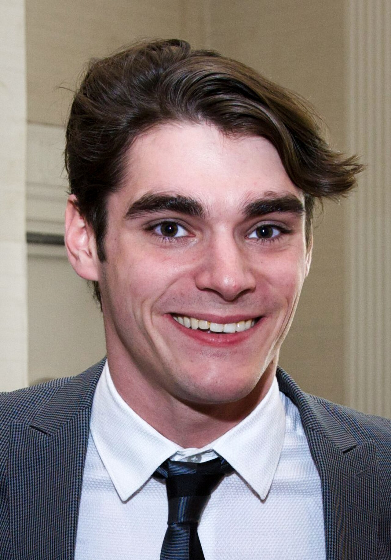 Porträt von RJ Mitte bei den Peabody Awards 2014.