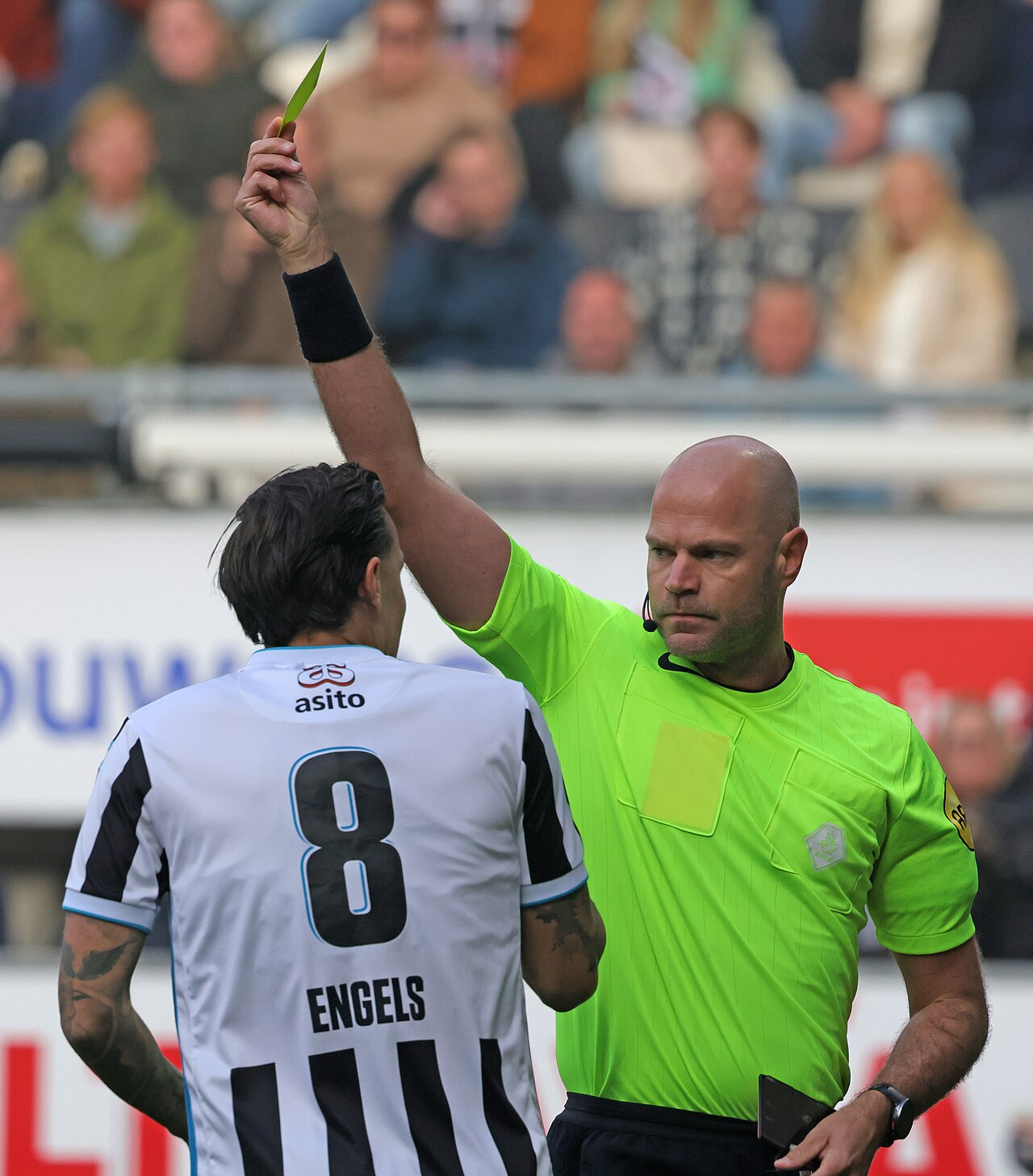Porträt des niederländischen Fußballschiedsrichters Rob Dieperink