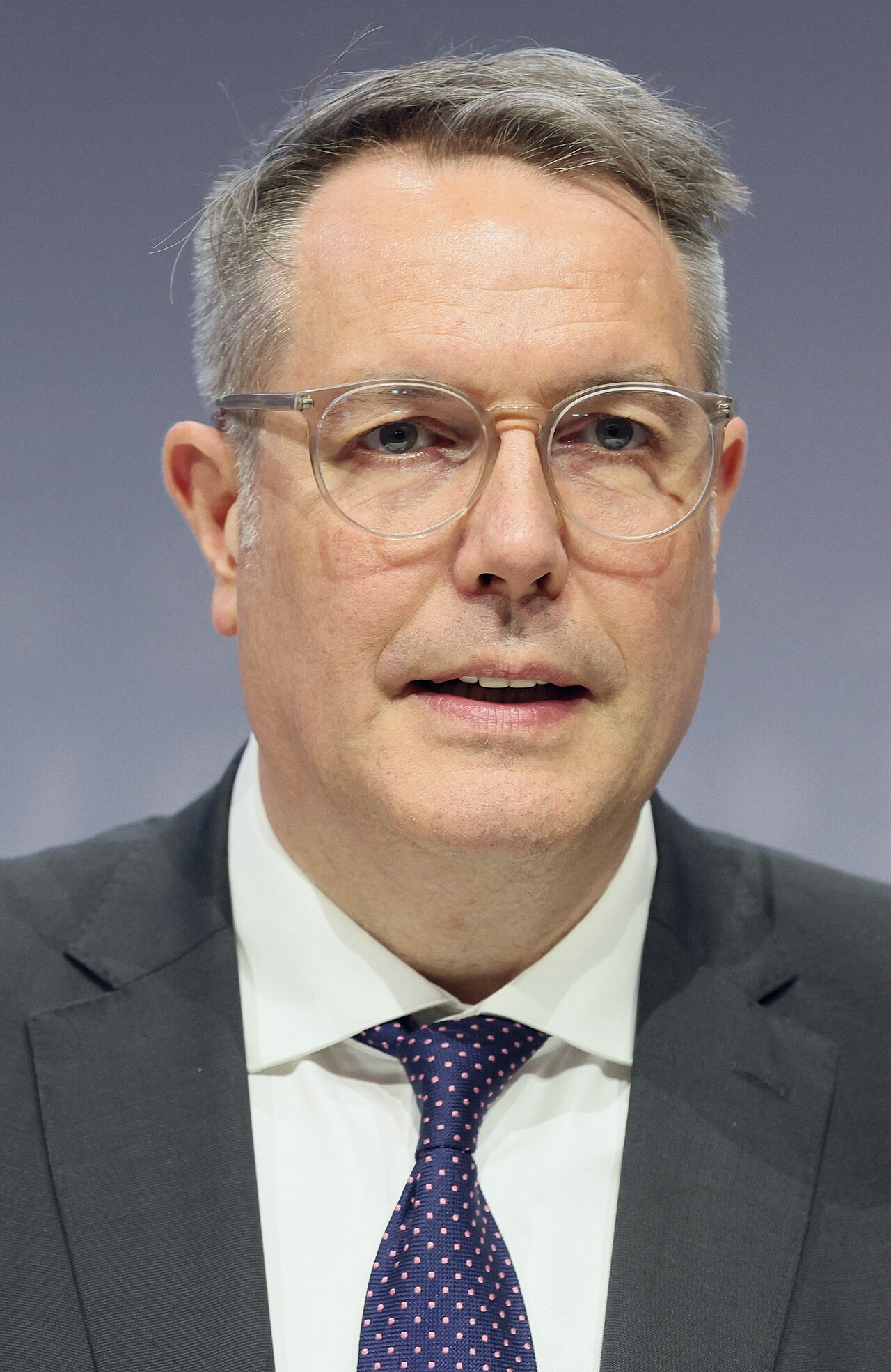 Alexander Schweitzer am 5. Mai 2025 bei der Unterzeichnung des Koalitionsvertrages der 21. Wahlperiode des Bundestages in Berlin.