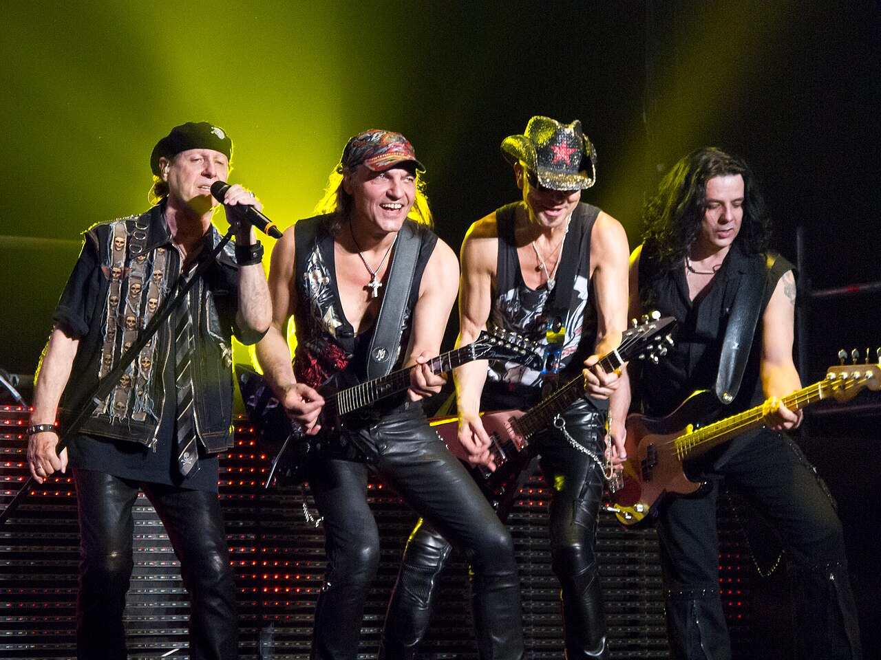 Die Scorpions auf der Bühne in Madrid: Klaus Meine, Matthias Jabs, Rudolf Schenker und Paweł Mąciwoda