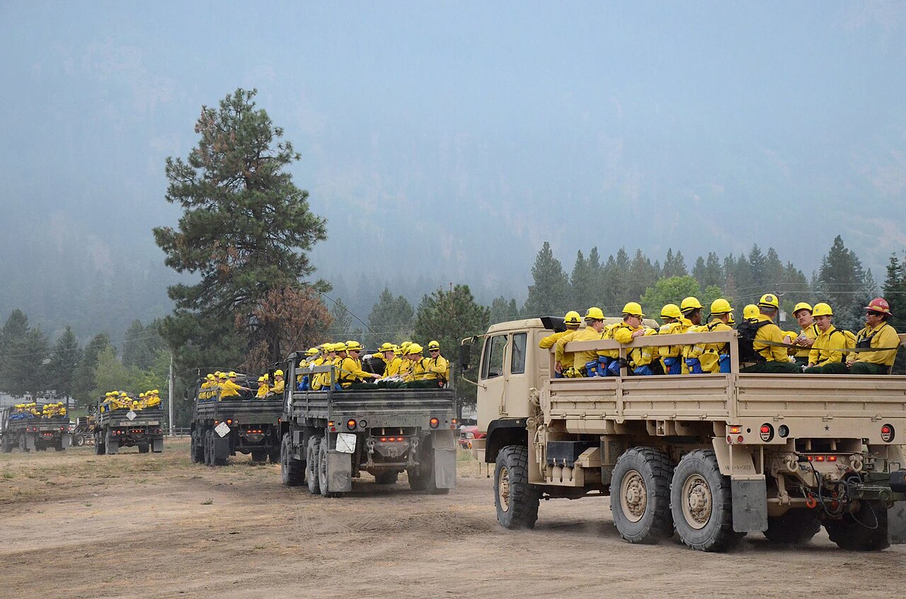 Soldaten der Washington National Guard beim Abmarsch zur Unterstützung der Feuerwehr bei einem Waldbrand im Bundesstaat Washington