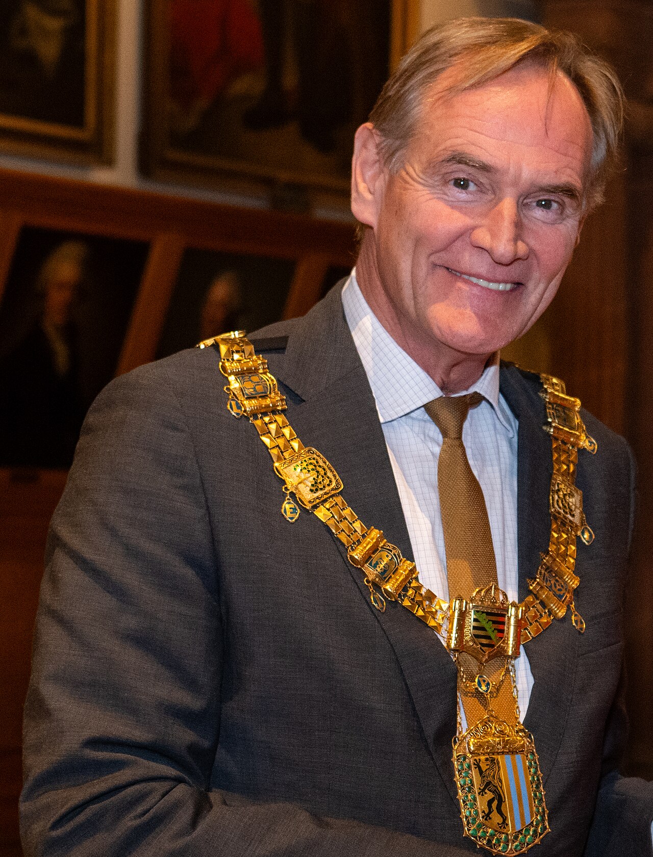 Burkhard Jung, Oberbürgermeister von Leipzig und Präsident des Deutschen Städtetags, mit Amtskette 2024.