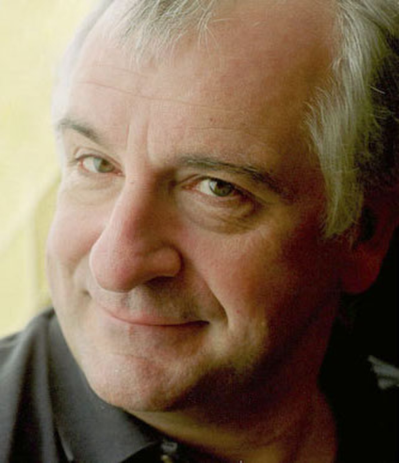 Porträtaufnahme des britischen Schriftstellers Douglas Adams