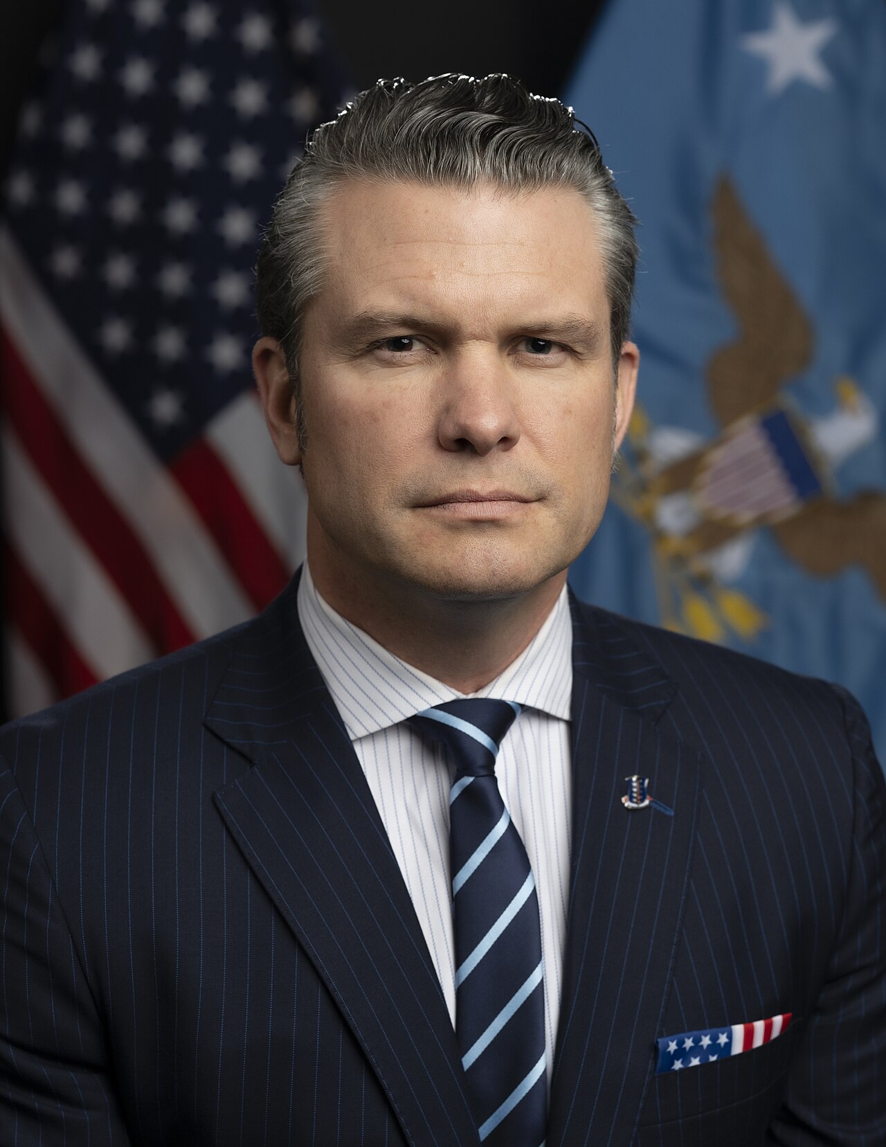 Pete Hegseth, US-Verteidigungsminister, in offizieller Porträtaufnahme des Pentagons.