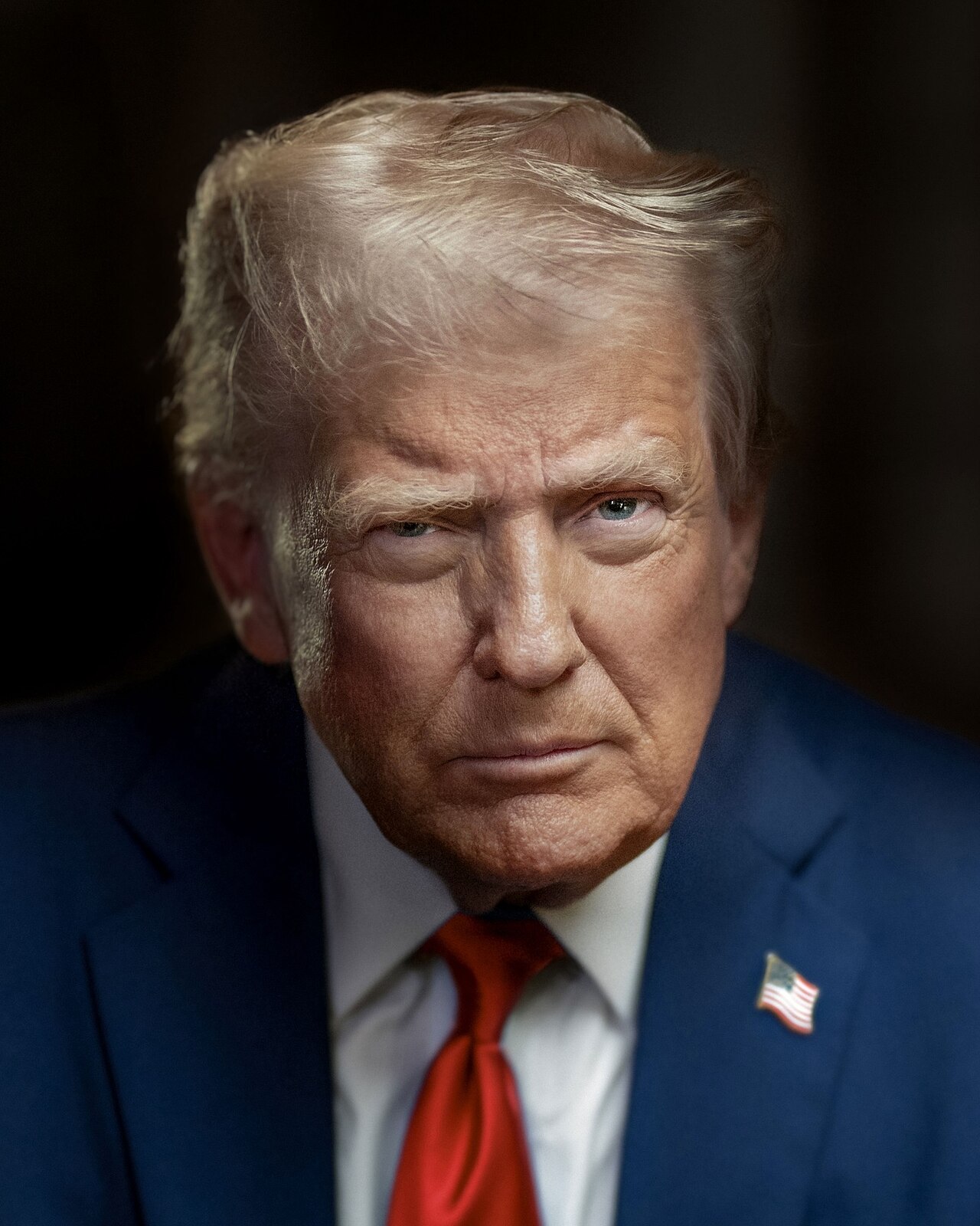 Offizielles Porträt von US-Präsident Donald Trump aus seiner zweiten Amtszeit, aufgenommen 2025.