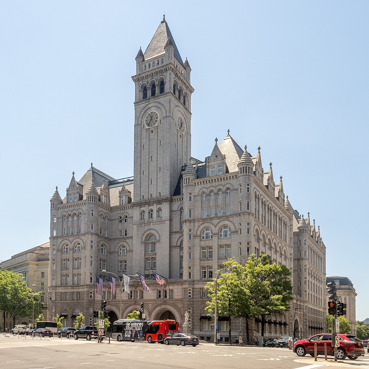 Das Waldorf Astoria in Washington, D.C., untergebracht im ehemaligen Old Post Office Building - Schauplatz des nachgeholten Korrespondentendinners am 25. Juli 2026.
