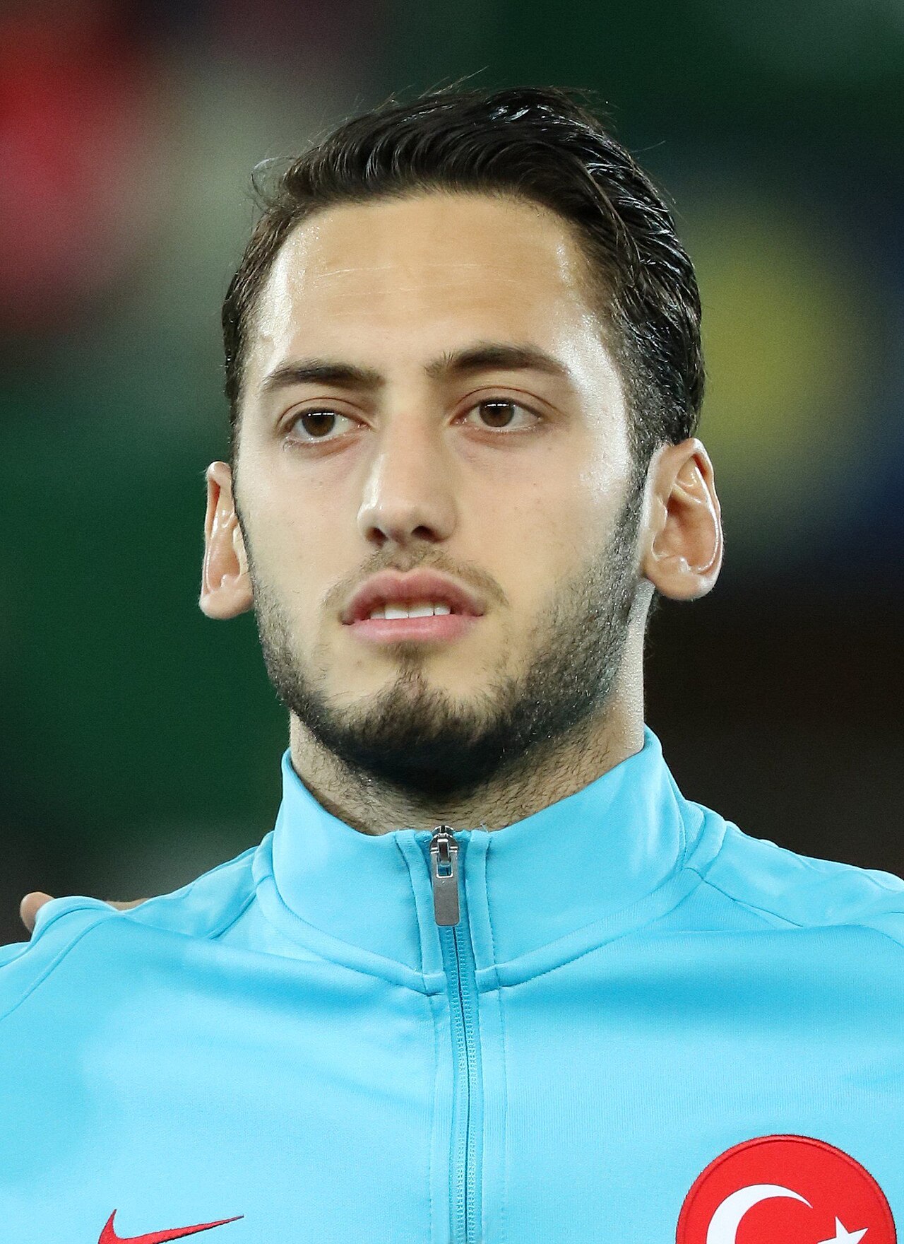 Hakan Çalhanoğlu im Trikot der türkischen Nationalmannschaft beim Länderspiel gegen Österreich 2016