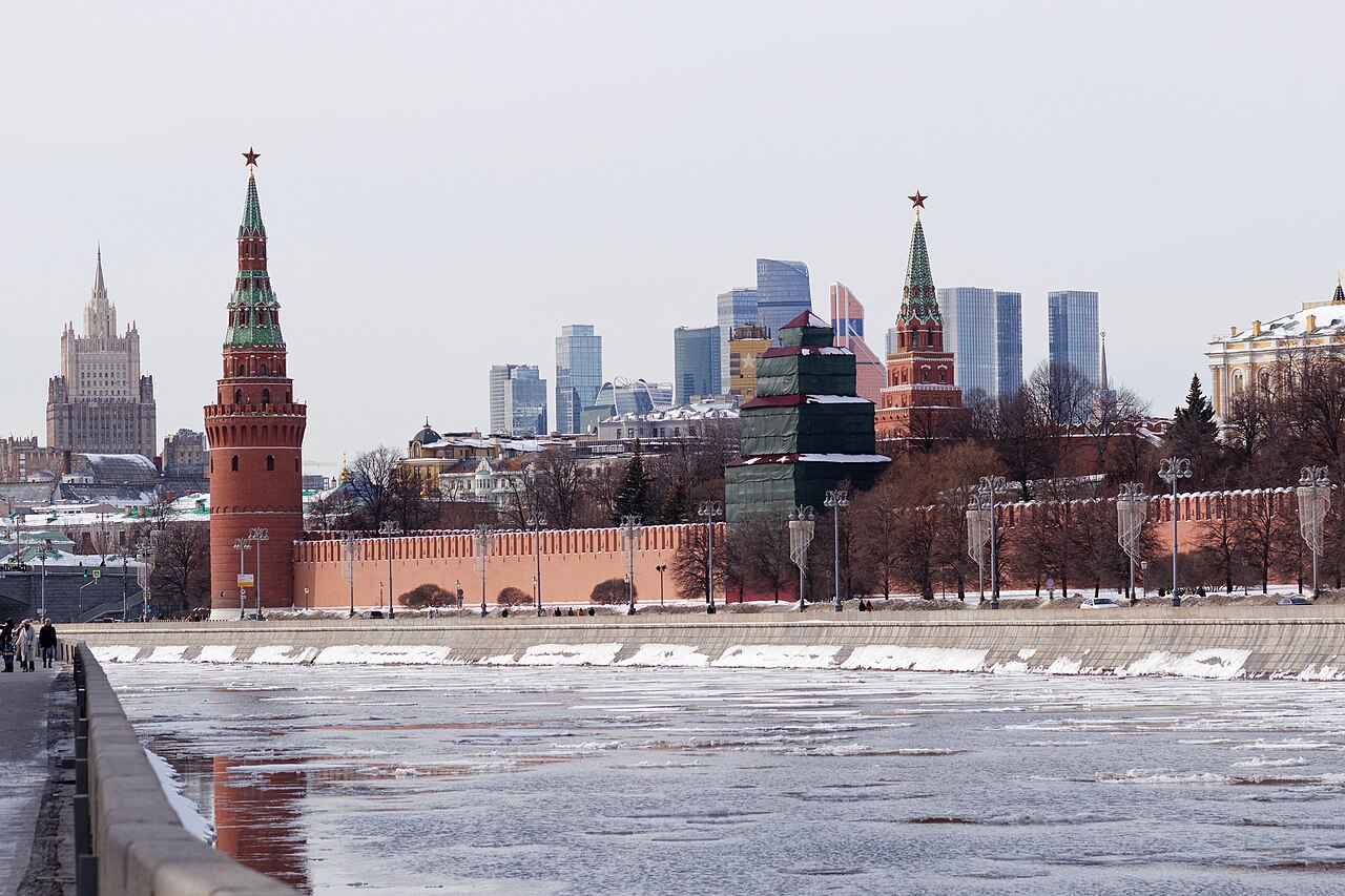 Skyline des Moskauer Geschäftsviertels über dem Kreml, aufgenommen im Februar 2026.