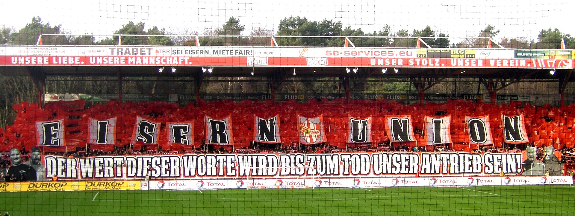 Fanchoreografie „Iron Union“ im Stadion An der Alten Försterei, dem Heimstadion des 1. FC Union Berlin