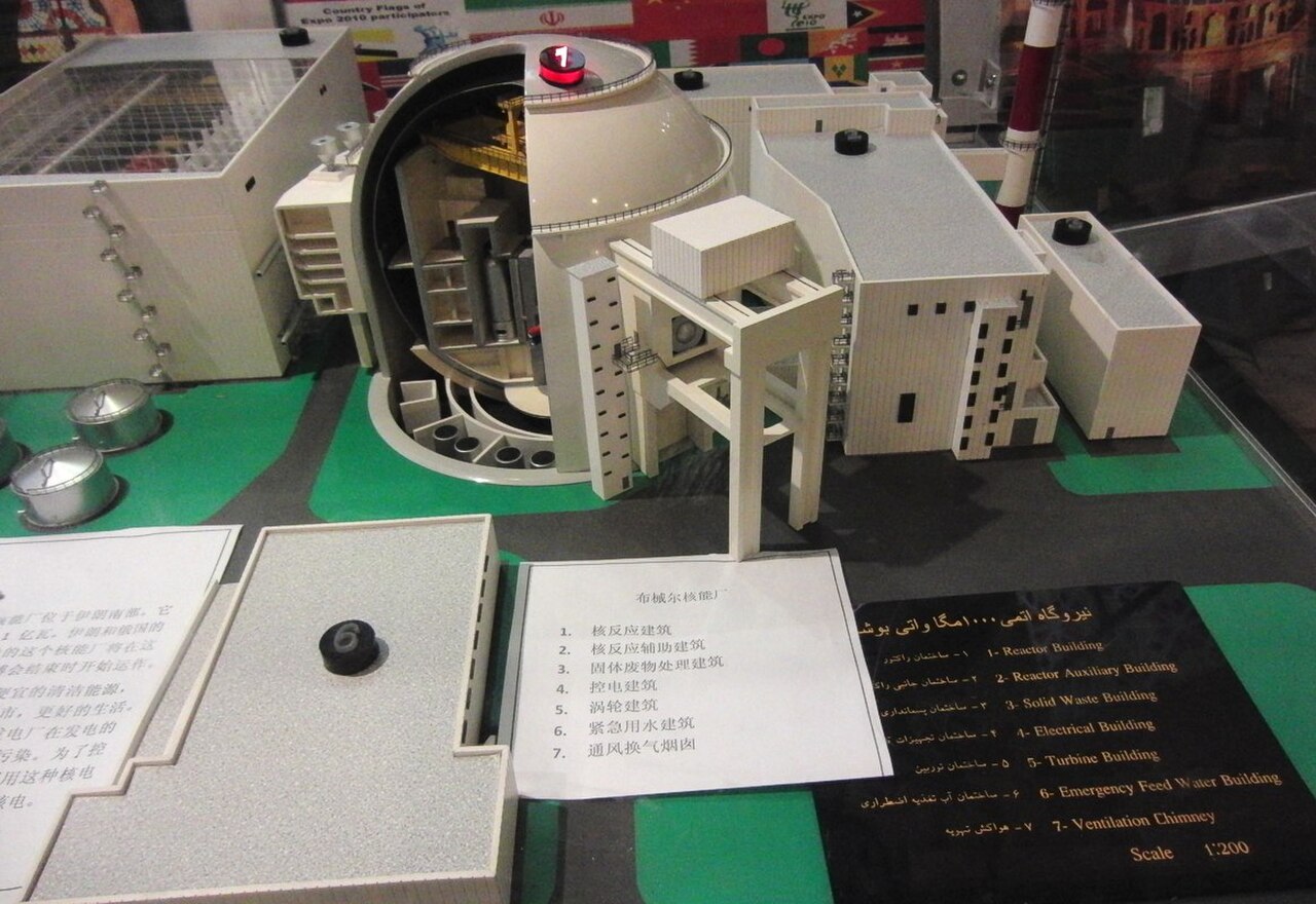 Modell des Kernkraftwerks Buschehr im iranischen Pavillon der EXPO 2010 in Shanghai.