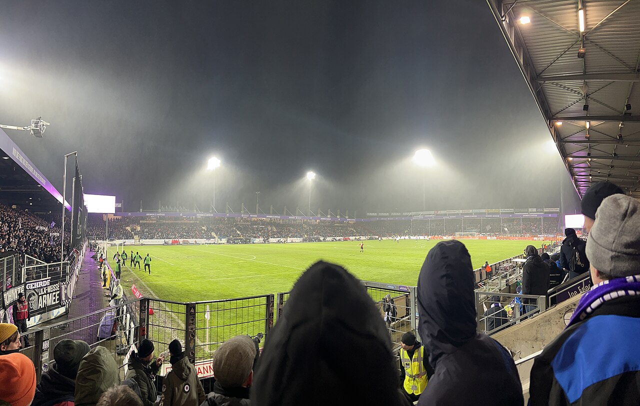 Das Stadion an der Bremer Brücke, Heimspielstätte des VfL Osnabrück, aus der Vogelperspektive.