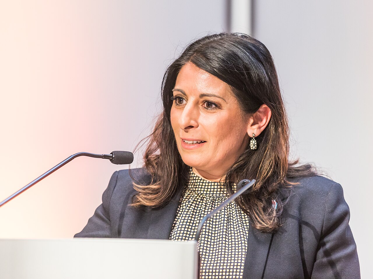 Daniela Cavallo, Vorsitzende des Gesamt- und Konzernbetriebsrats der Volkswagen AG, bei der Verleihung des Hans-Böckler-Preises der Stadt Köln 2023