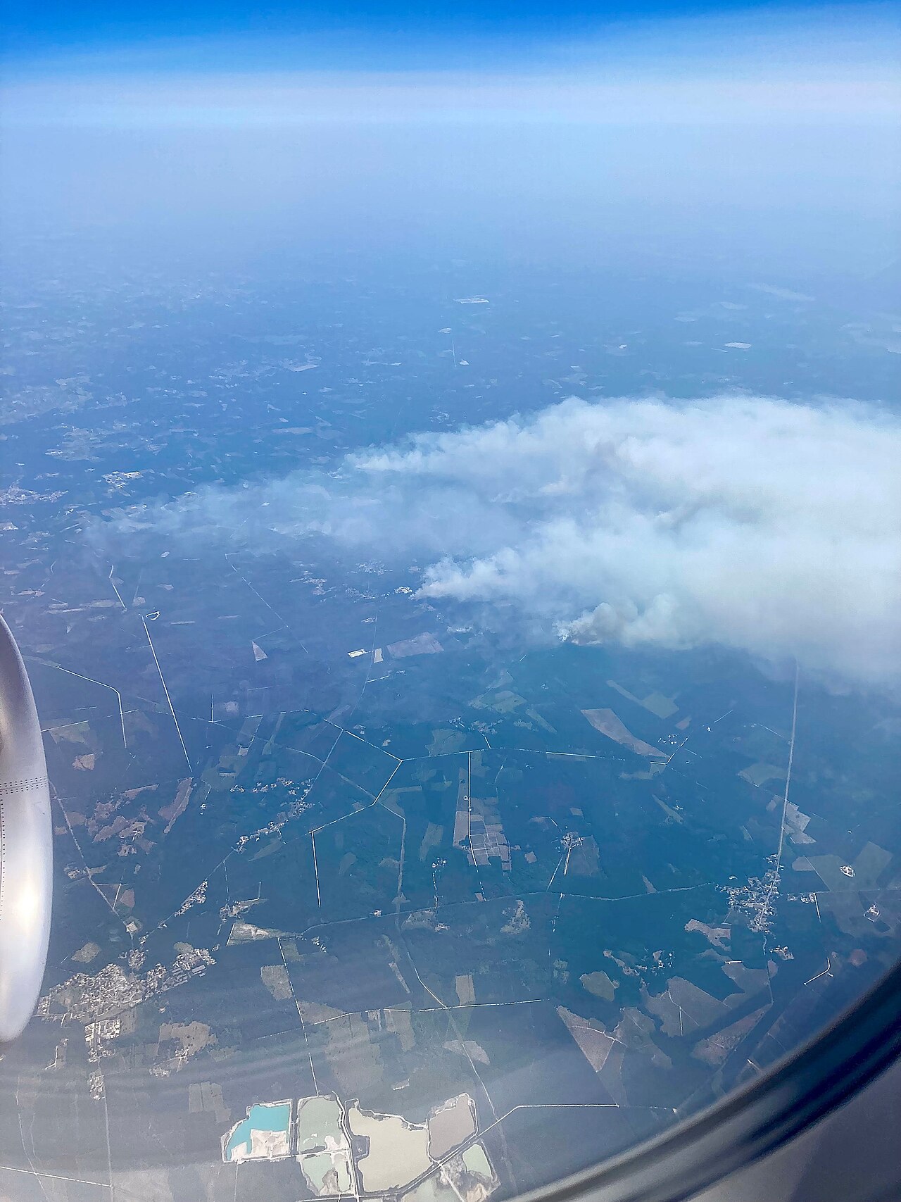 Luftaufnahme des Waldbrands bei Landiras in der Gironde im Juli 2022, aufgenommen vom Flugzeug