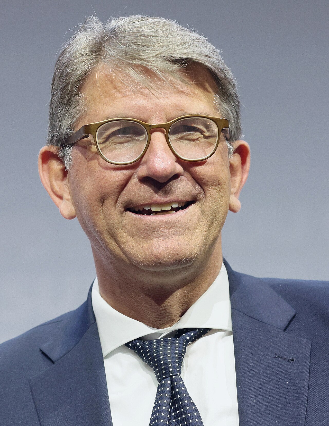 Kulturstaatsminister Wolfram Weimer bei der Unterzeichnung des Koalitionsvertrags am 5. Mai 2025 in Berlin