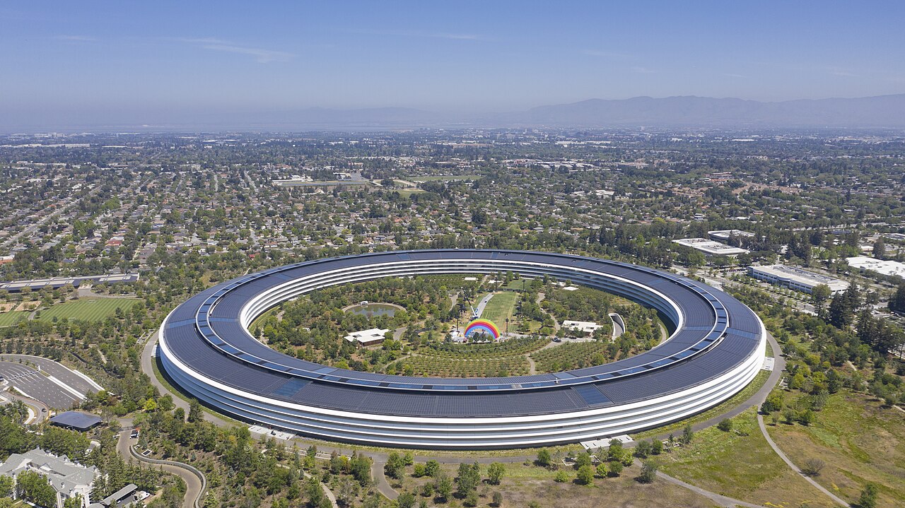 Luftaufnahme des Apple Park in Cupertino, Kalifornien, dem Veranstaltungsort der Worldwide Developers Conference.