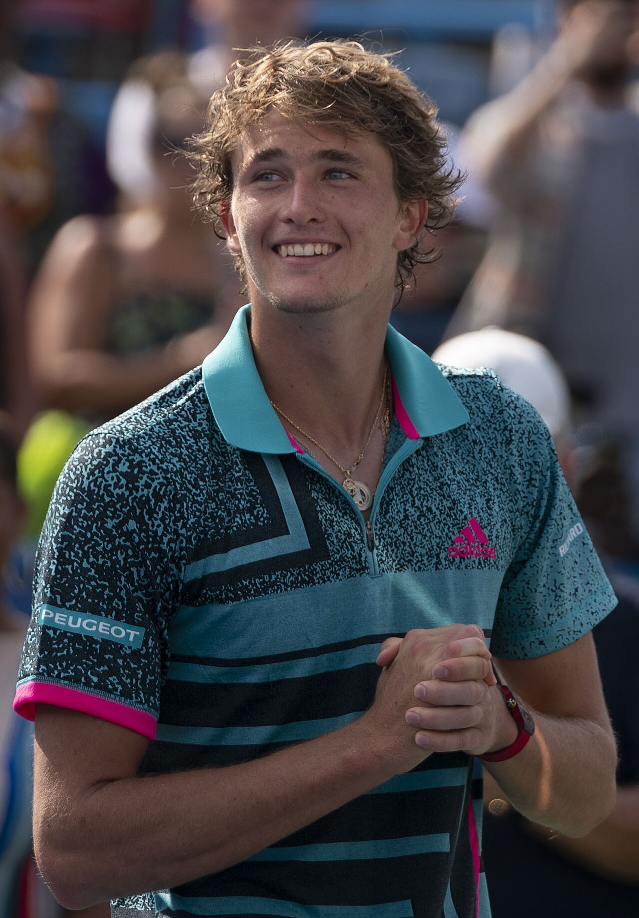 Alexander Zverev beim Aufschlag während eines ATP-Turniers